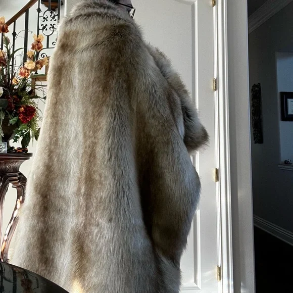 NWOT Limited Edition Blonde Fox Faux Fur Throw 60”x72”